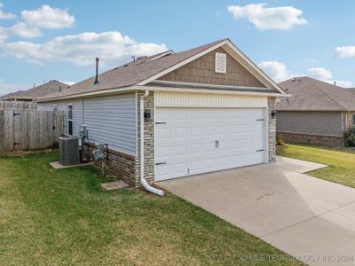 5934 E 146th Place S, House other with 3 bedrooms, 2 bathrooms and null parking in Bixby OK | Image 3