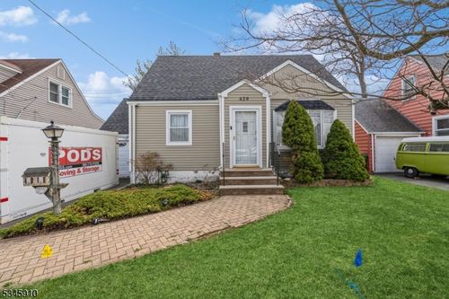 429 Elmwood Ter, Linden, NJ, 07036-5205 | Card Image
