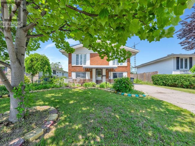 10670 Lambeth Rd, House other with 3 bedrooms, 2 bathrooms and null parking in Windsor ON | Image 4