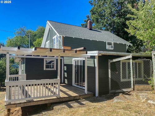 554 Cedar St, Sutherlin, OR, 97479-9496 | Card Image