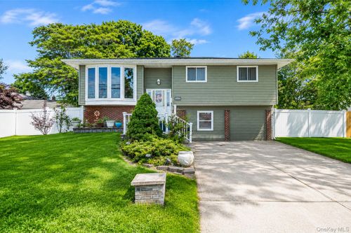23 Ehler St, Brentwood, NY, 11717-6013 | Card Image