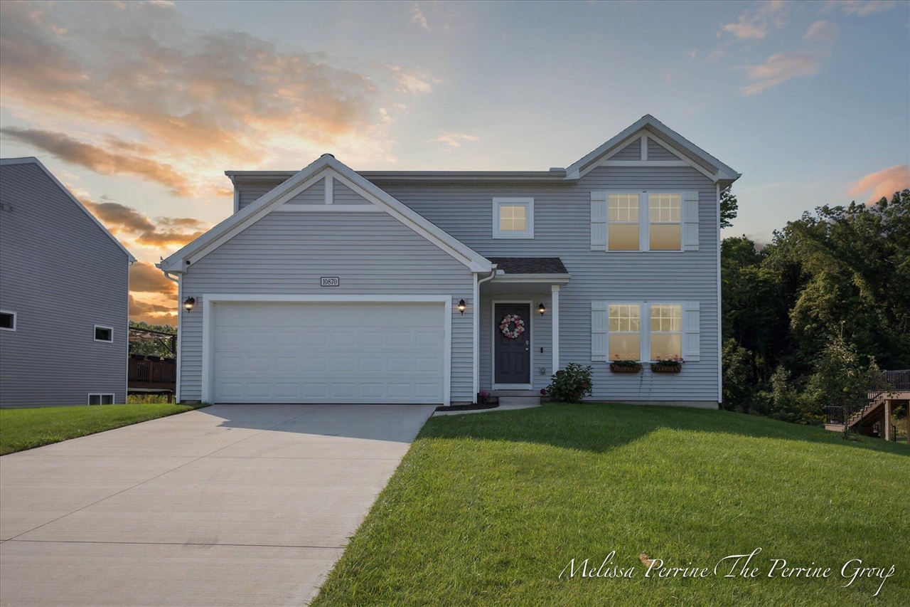 Carmen Oak Dr, Lowell, MI 49331