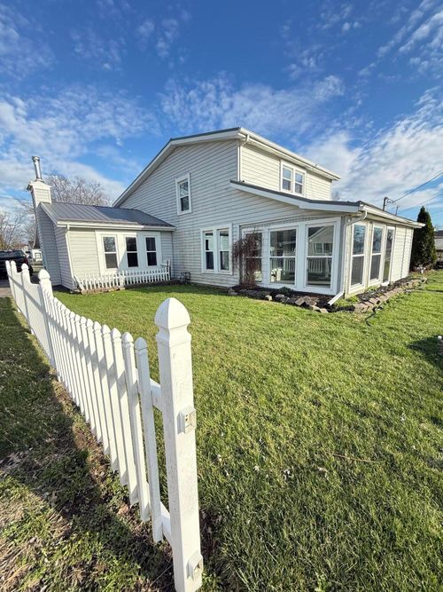 11007 Hebron Rd, Buckeye Lake, OH, 43008-7710 | Card Image