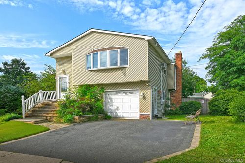 26 Brandy Ave, Holbrook, NY, 11741-2316 | Card Image