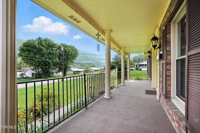1710 Shawnee Ave E, House other with 4 bedrooms, 2 bathrooms and null parking in Big Stone Gap VA | Image 6