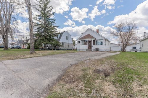 35 Bowman Avenue, Kapuskasing, ON, P5N1M9 | Card Image