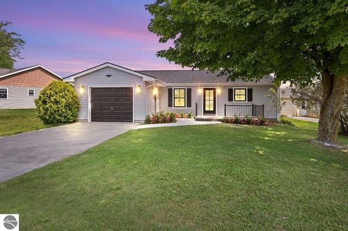 3133 Bull Dog Ln, Farwell, MI, 48622-8715 | Card Image