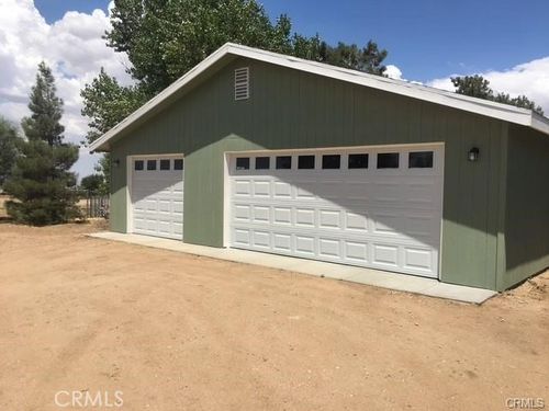 9467 Smith, Phelan, CA, 92371 | Card Image