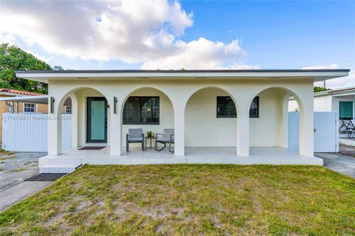 617 W 33rd St, Hialeah, FL, 33012-5112 | Card Image