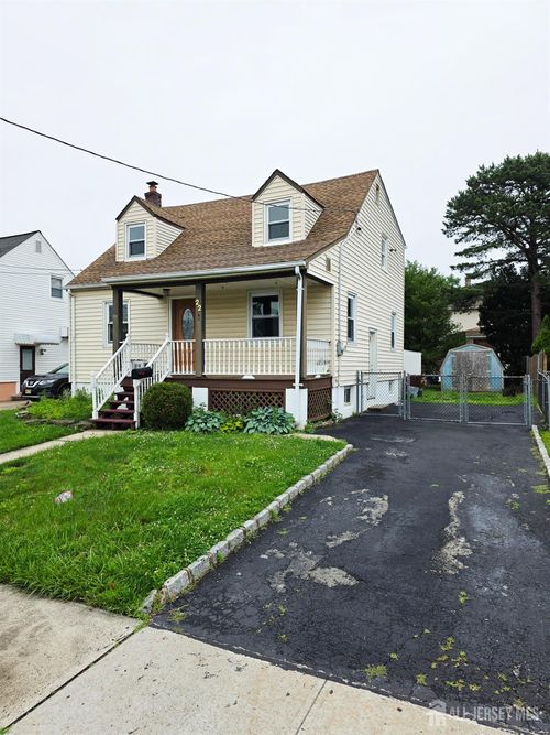 22 State St, Carteret, NJ, 07008-2211 | Card Image