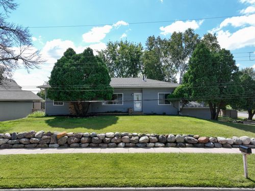 6101 W 94th St, Bloomington, MN, 55438-1522 | Card Image