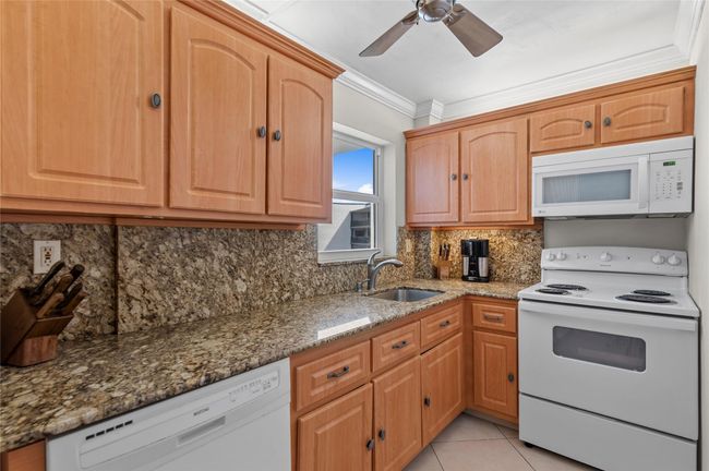 APT-717 - 1169 Hillsboro Mile, Condo with 1 bedrooms, 1 bathrooms and null parking in Hillsboro Beach FL | Image 18