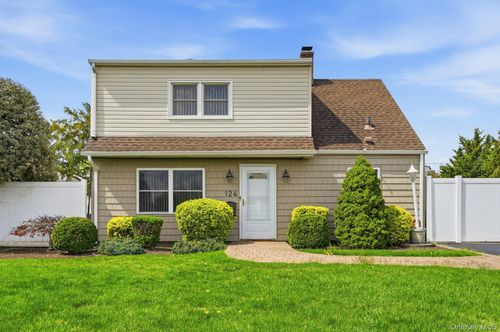 124 Saddle Ln, Levittown, NY, 11756-2627 | Card Image