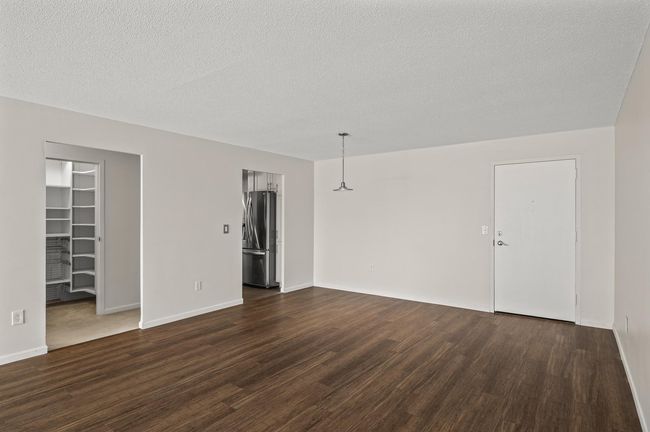 Dining area without staging. | Image 4