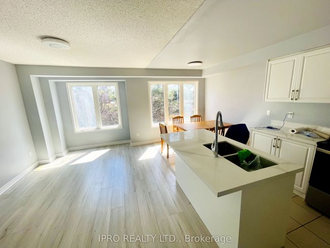84 Bernard Ave, House attached with 3 bedrooms, 3 bathrooms and 1 parking in Brampton ON | Image 6
