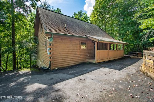 905 Valley Dr, Gatlinburg, TN, 37738 | Card Image