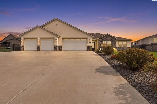 86612 E Summit View Dr, Kennewick, WA, 99338-2043 | Card Image