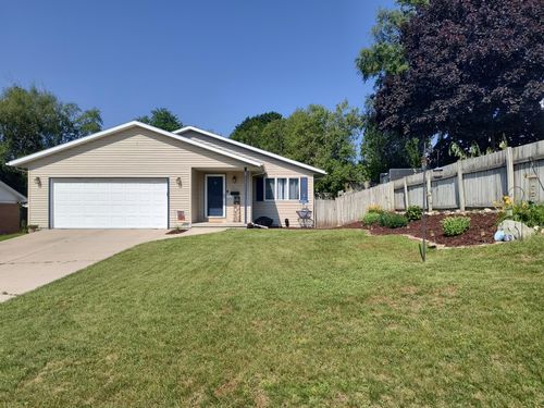 1614 S 11th St, Manitowoc, WI, 54220-6213 | Card Image