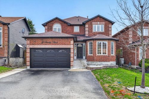 51 Stanley St, Barrie, ON, L4M6V3 | Card Image
