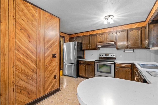 6 Simmons St, House other with 3 bedrooms, 1 bathrooms and 8 parking in Assonet MA | Image 14