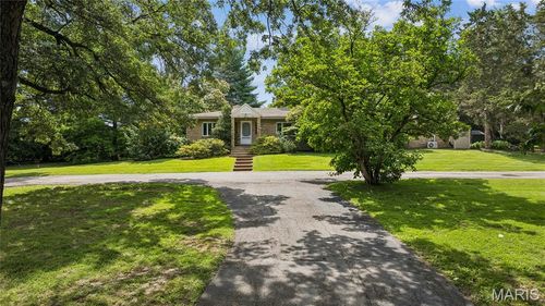 7 Clayton Ter, Frontenac, MO, 63131-2920 | Card Image