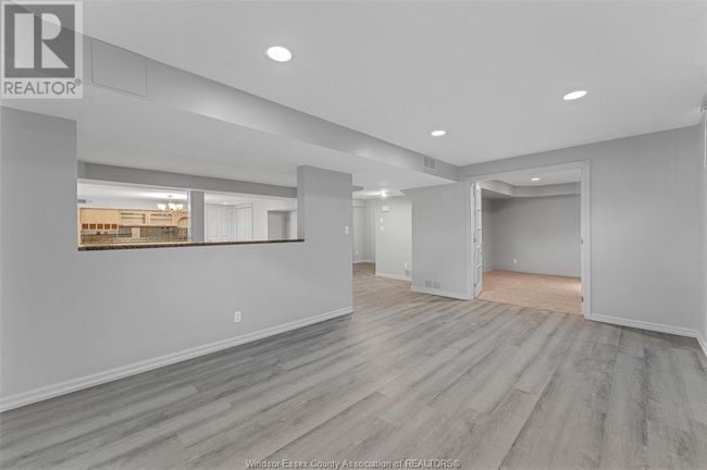 4520 Centre Lake Dr, House other with 5 bedrooms, 4 bathrooms and null parking in Windsor ON | Image 36