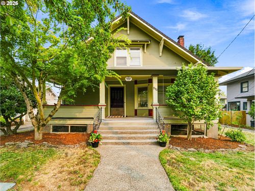 810 Center St, Oregon City, OR, 97045-1951 | Card Image