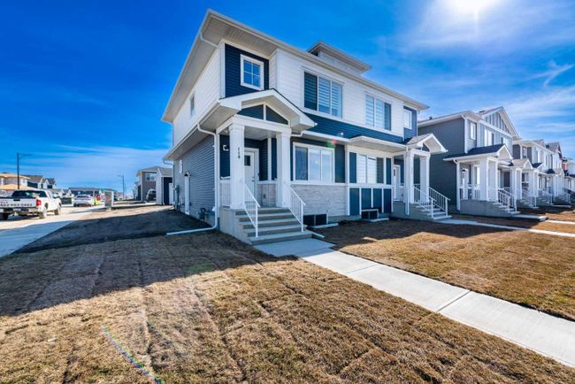 110 Chelsea Mews, Home with 3 bedrooms, 2 bathrooms and 2 parking in Chestermere AB | Image 2