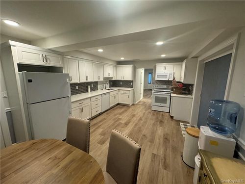 28 Lakeview Dr, Yorktown Heights, NY, 10598-6414 | Card Image