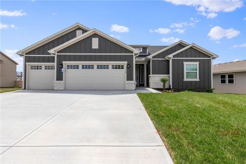 1526 162nd Cir, Basehor, KS, 66007-6801 | Card Image