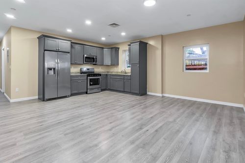 3-202 Broadway, Lawrence, MA, 01840-1038 | Card Image