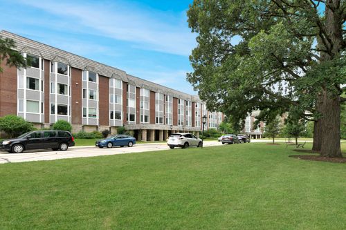 apt-1j-2500 Windsor Mall, Park Ridge, IL, 60068-3638 | Card Image