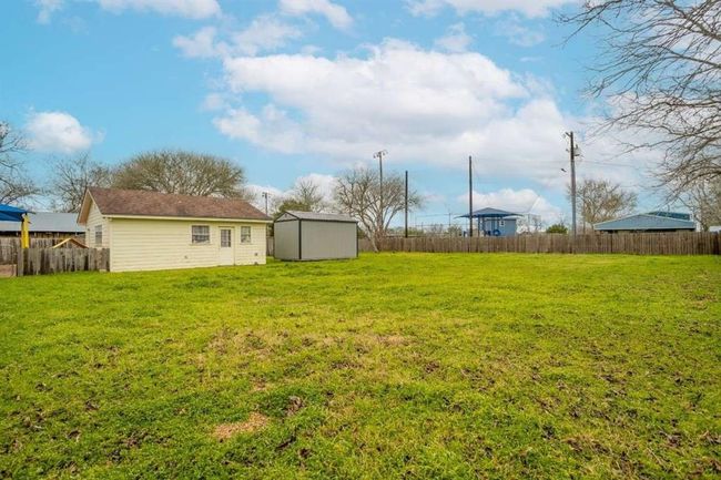 402 W Converse St, House other with 5 bedrooms, 1 bathrooms and null parking in Weimar TX | Image 7