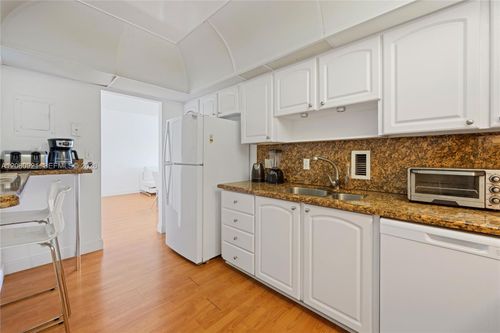 15k-3801 S Ocean Dr, Hollywood, FL, 33019-2901 | Card Image
