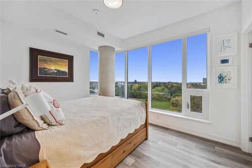 909-15 Wellington St S, Kitchener, ON, N2G0E4 | Card Image