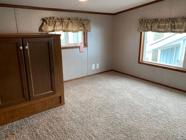 Loft would make a great craft room, sewing room, or other hobby area with the extra head room. | Image 16