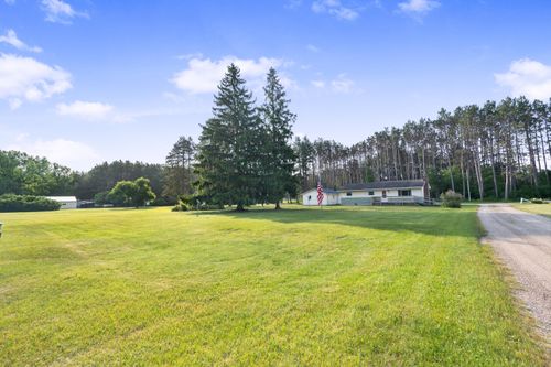 7873 River Rd, Evart, MI, 49631-8091 | Card Image