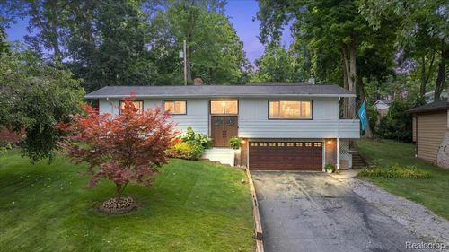 6023 Paramus, Clarkston, MI, 48346-2431 | Card Image