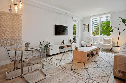 303-1 Century Ln, Miami Beach, FL, 33139-8805 | Card Image