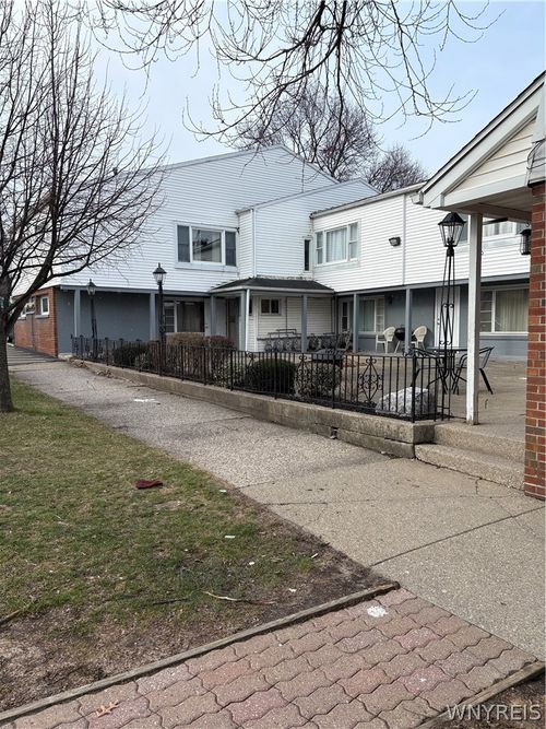 19 California Dr, Amherst, NY, 14221-6655 | Card Image