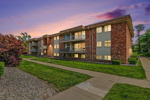 303-734 W Kilgore Rd, Kalamazoo, MI, 49008-3631 | Card Image