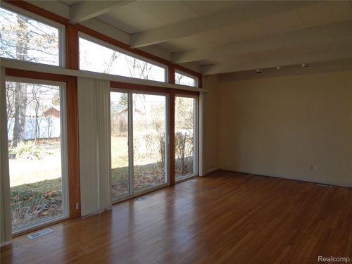 31750 Coronet Dr, Farmington Hills, MI, 48334-2828 | Card Image