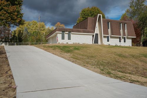 6578 Greene Haven Dr, Clarkston, MI, 48348-4420 | Card Image