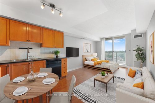 910-1369 Bloor St W, Toronto, ON, M6P4J4 | Card Image