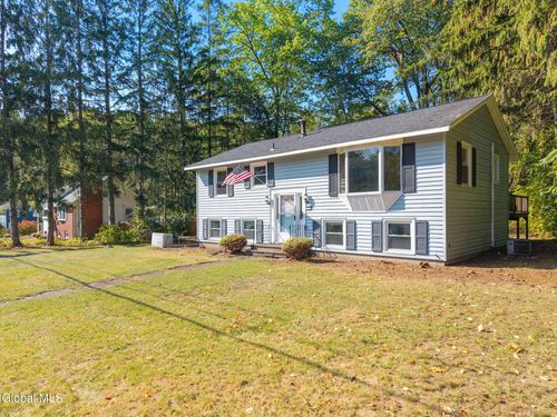 4 Newcastle Rd, Halfmoon, NY, 12065-6120 | Card Image