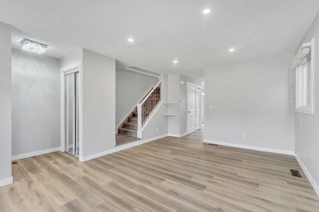 201 Templemont Drive Ne, Home with 4 bedrooms, 2 bathrooms and 3 parking in Calgary AB | Image 14