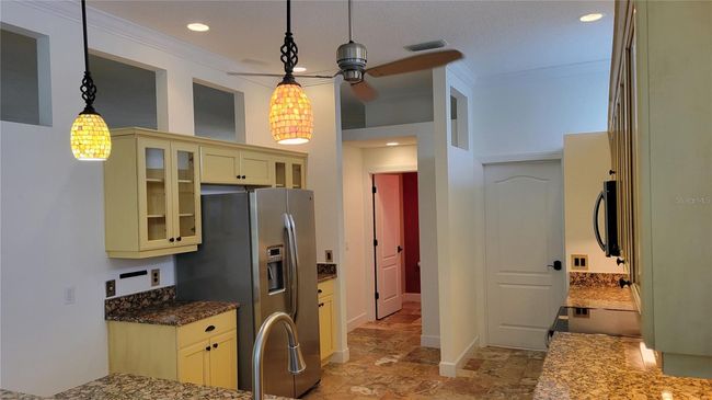 5050 Hanging Moss Ln, House other with 3 bedrooms, 3 bathrooms and null parking in SARASOTA FL | Image 7
