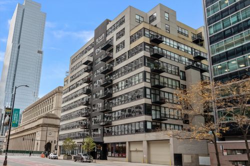 apt-624-130 S Canal St, Chicago, IL, 60606-3909 | Card Image