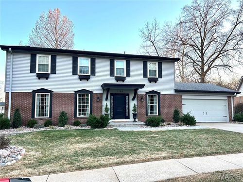 1209 Brushwood Cir, Ballwin, MO, 63011-4217 | Card Image