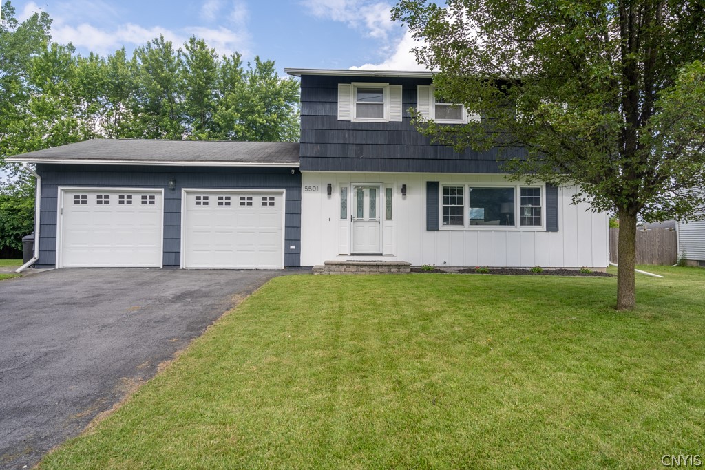 Topsfield Ln, Clay, NY 13041